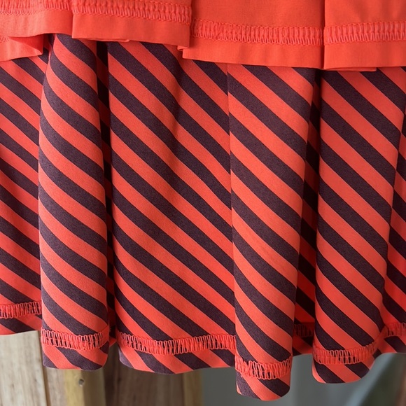 Lululemon Pace Setter Skirt. Bright orange and inkwell sea stripe. Size 2 - Picture 6 of 10